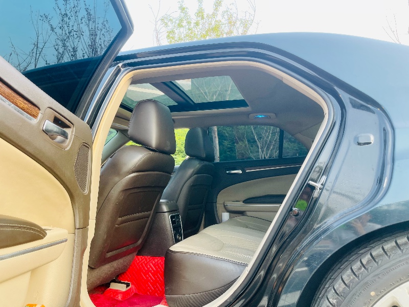 青岛13年克莱斯勒300C7