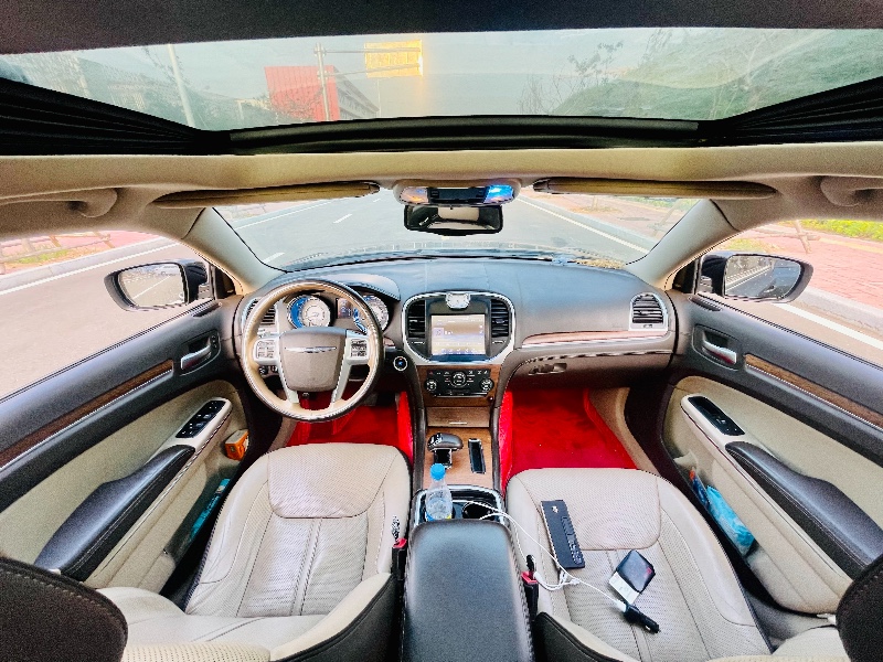 青岛13年克莱斯勒300C8