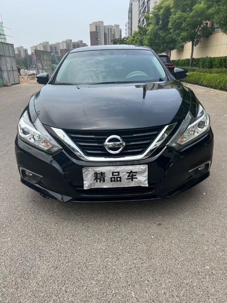 青岛17年日产天籁1