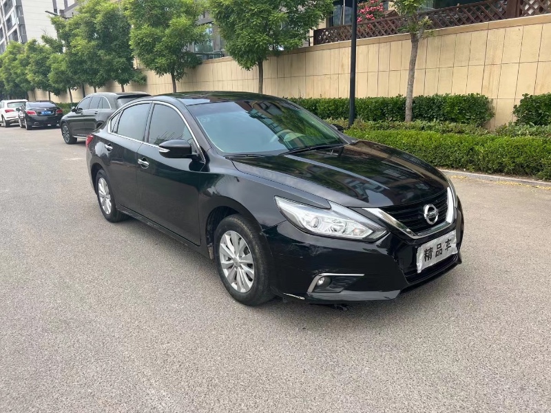 青岛17年日产天籁2