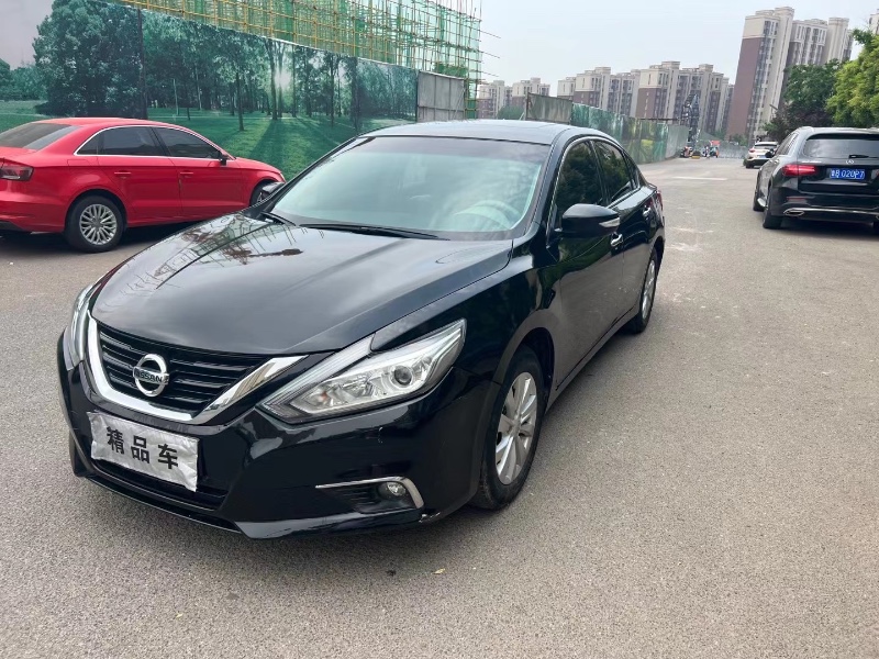 青岛17年日产天籁4