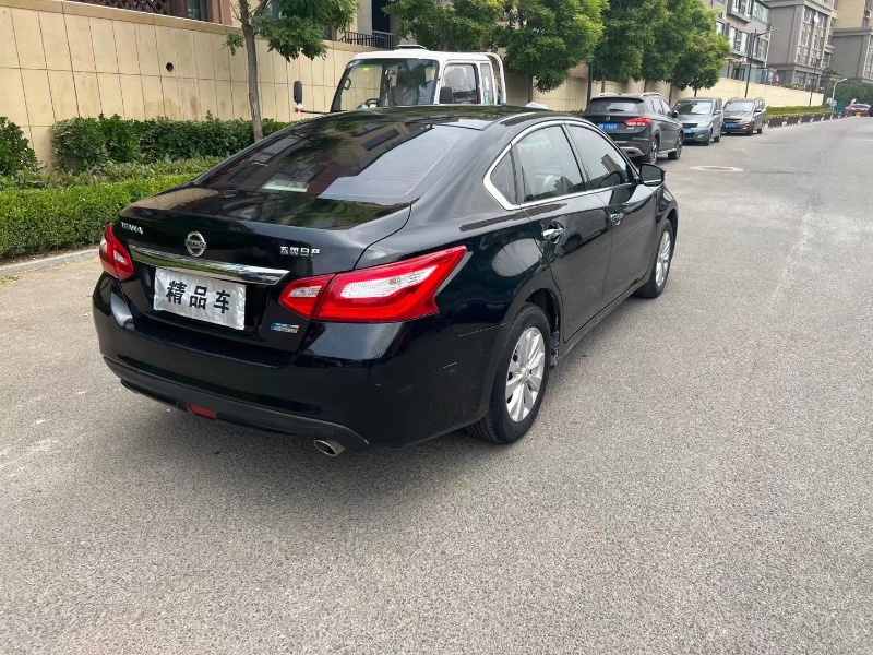 青岛17年日产天籁5