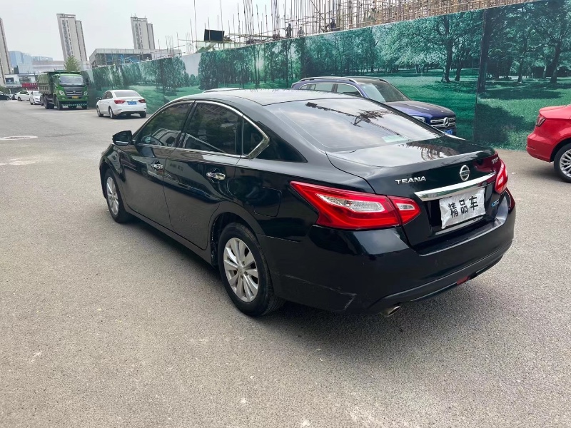 青岛17年日产天籁6