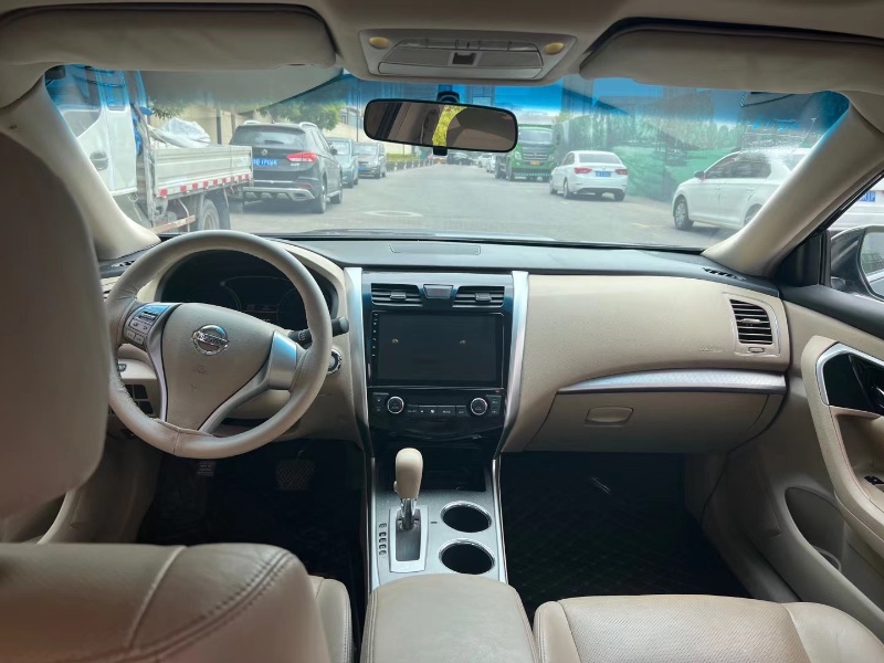 青岛17年日产天籁8