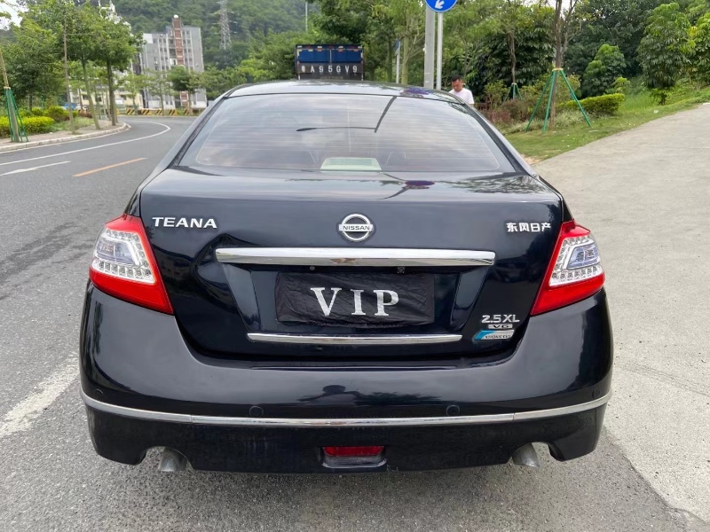 广州11年日产天籁3