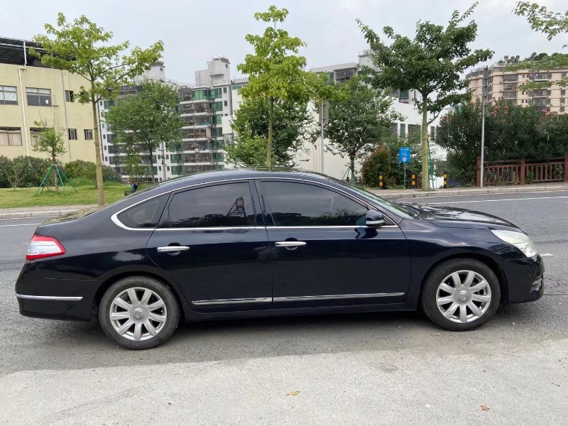 广州11年日产天籁4