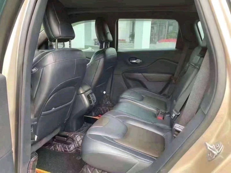 嘉兴16年Jeep自由光7