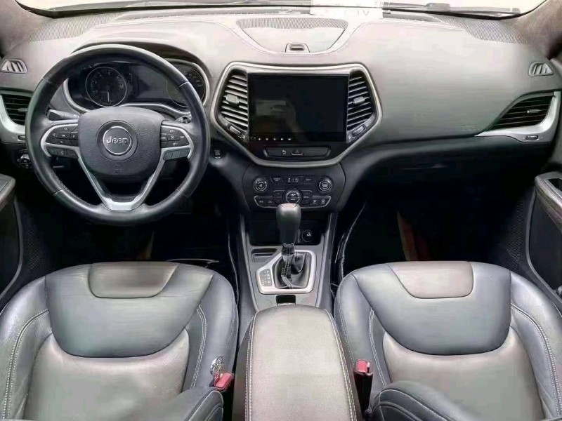 嘉兴16年Jeep自由光8