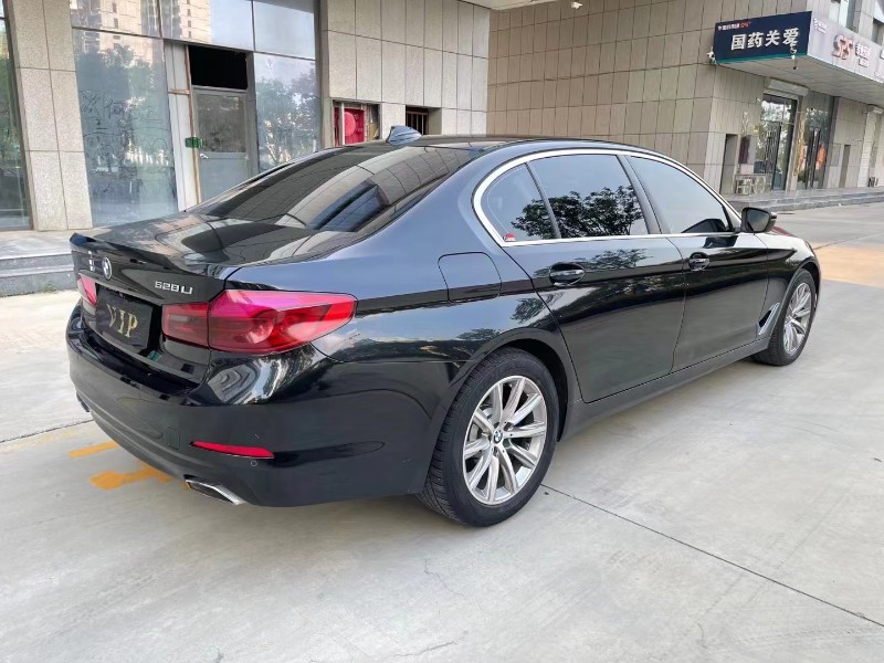 济宁17年宝马5系4
