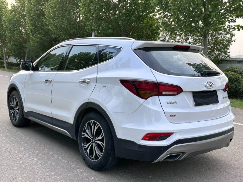 徐州17年现代全新胜达7