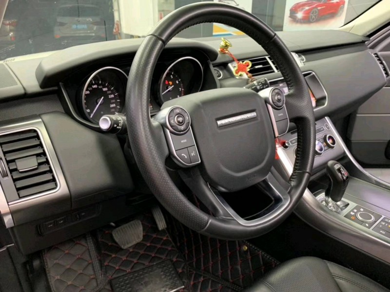 广州17年路虎揽胜运动8