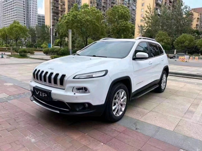 衡阳16年Jeep自由光2