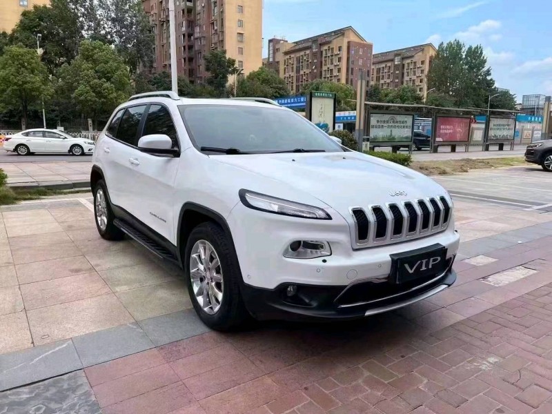 衡阳16年Jeep自由光3