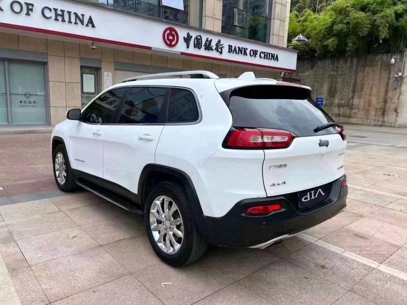 衡阳16年Jeep自由光4