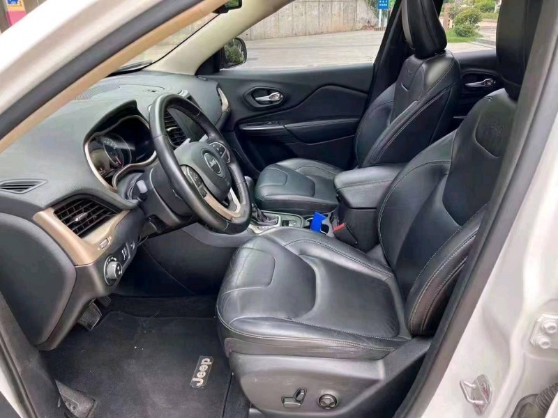 衡阳16年Jeep自由光6