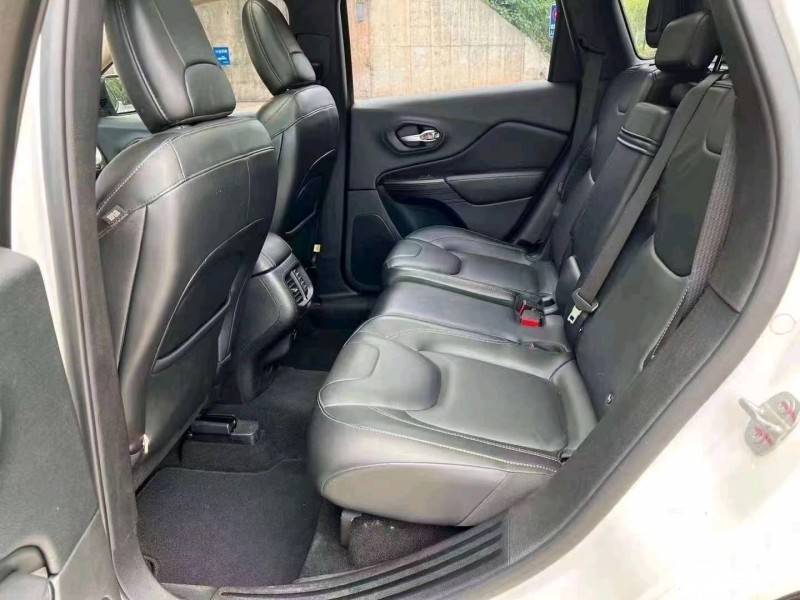 衡阳16年Jeep自由光8