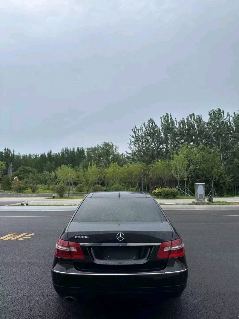 济南13年奔驰E9
