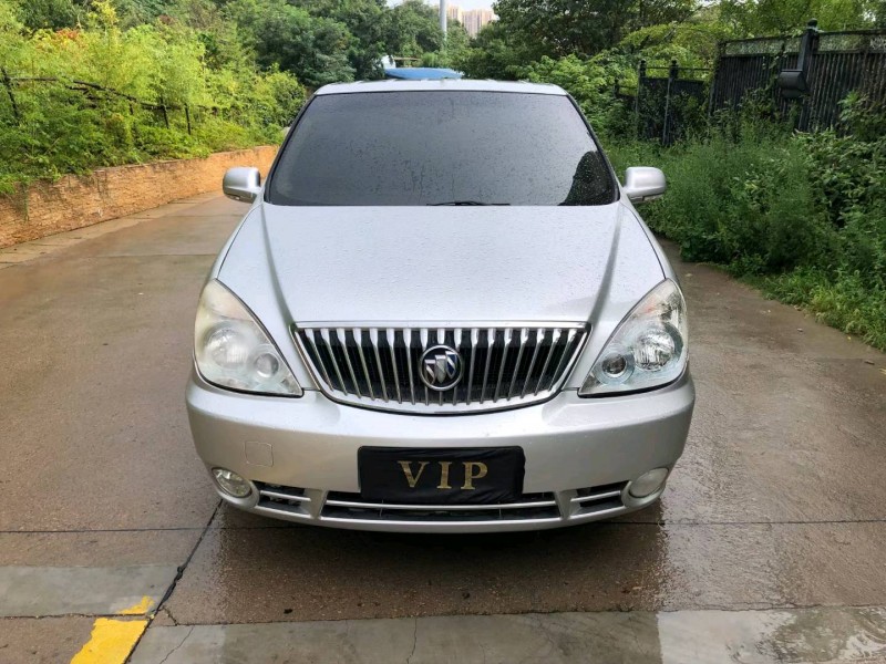 青岛11年别克GL81