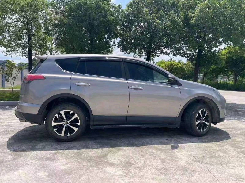 珠海20年丰田RAV49