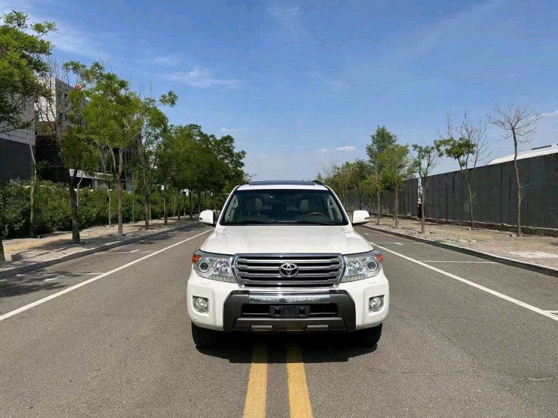 济南13年丰田兰德酷路泽1