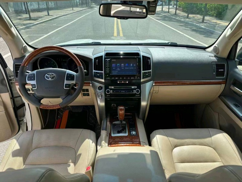 济南13年丰田兰德酷路泽2