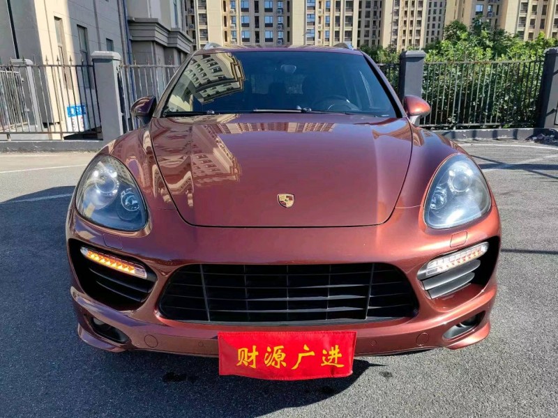 枣庄13年保时捷卡宴1