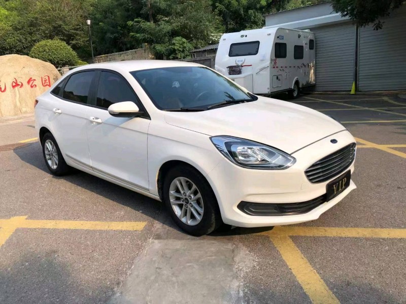 枣庄19年福特福睿斯4