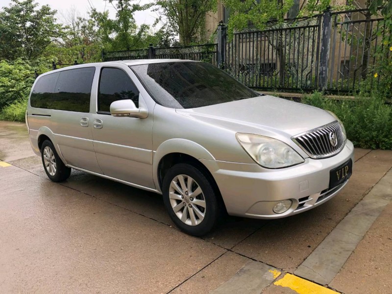 青岛11年别克GL82