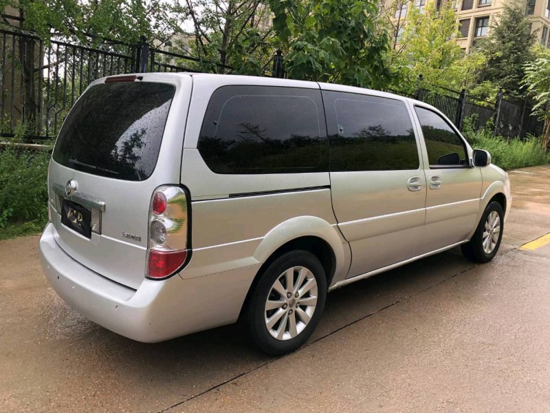 青岛11年别克GL84