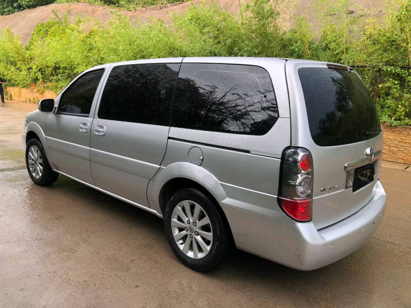 青岛11年别克GL87