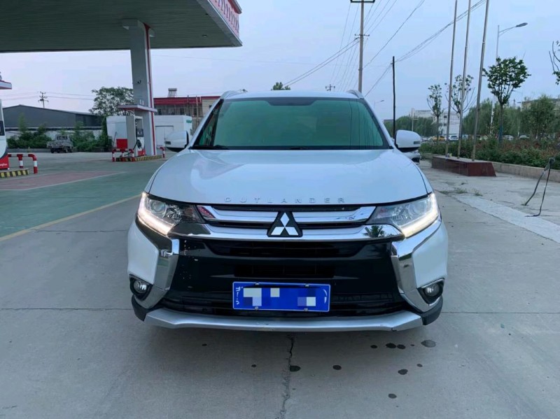 保定18年三菱欧蓝德1