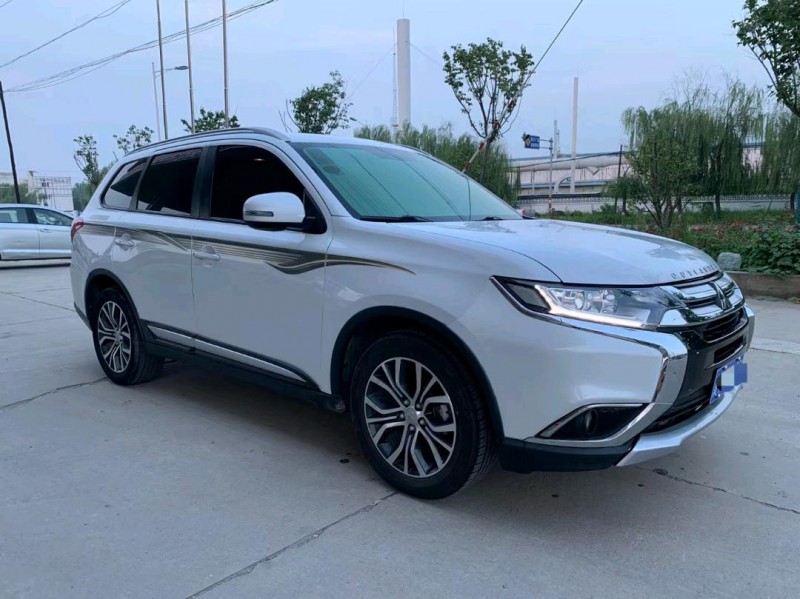 保定18年三菱欧蓝德2