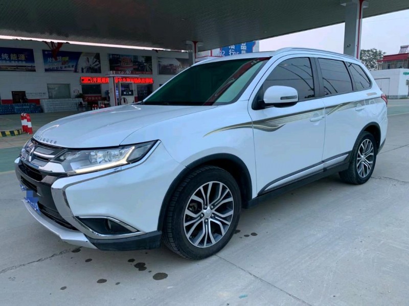 保定18年三菱欧蓝德3