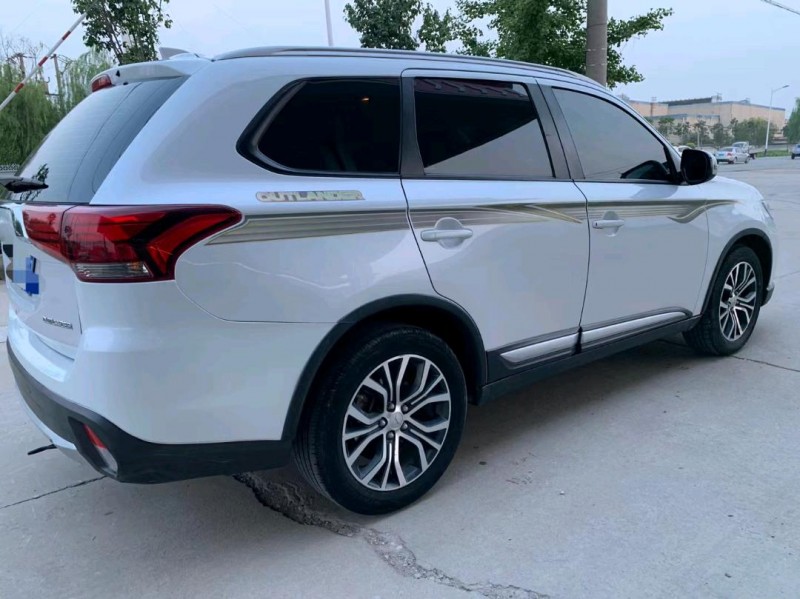 保定18年三菱欧蓝德4