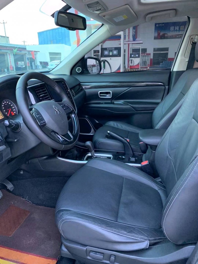 保定18年三菱欧蓝德6