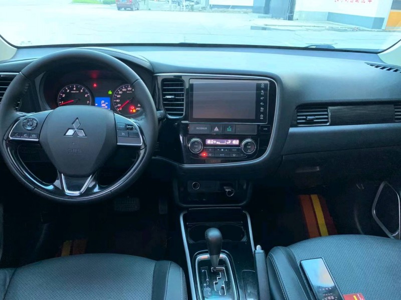 保定18年三菱欧蓝德8