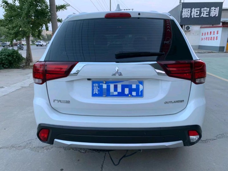 保定18年三菱欧蓝德9