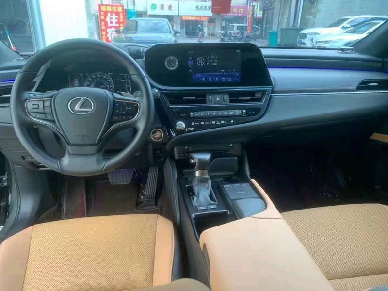 中山22年雷克萨斯ES8