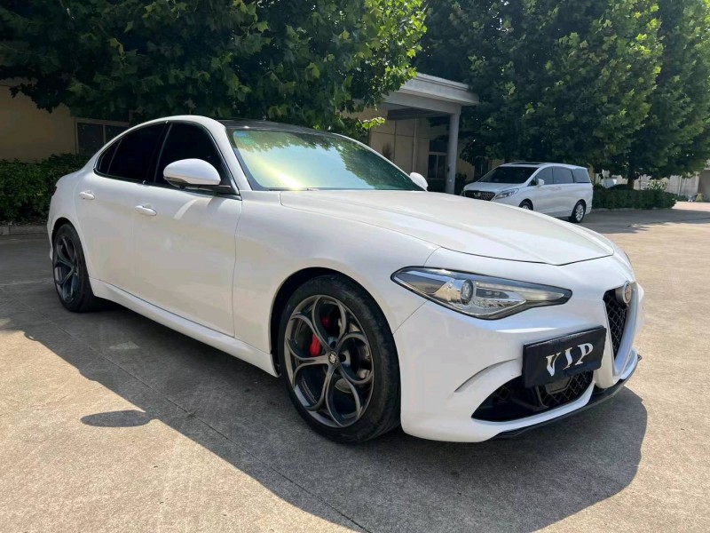 宿迁19年阿尔法·罗密欧Giulia3