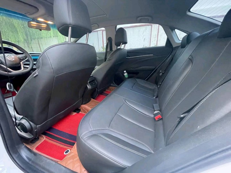 青岛23年别克英朗6