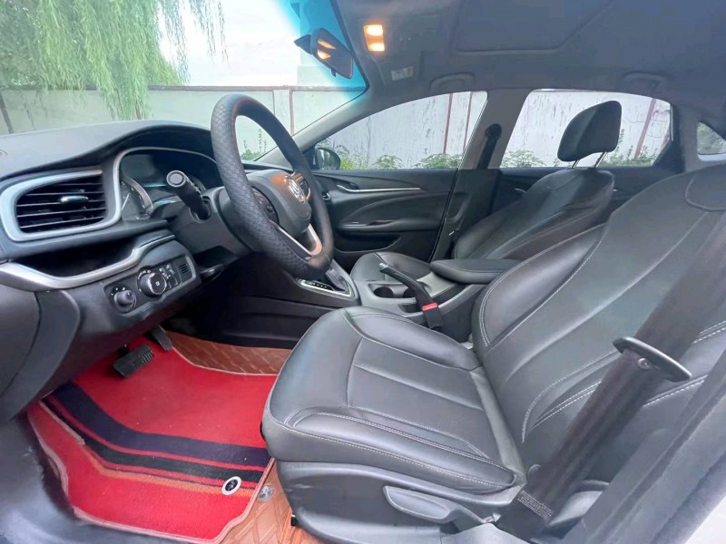 青岛23年别克英朗7