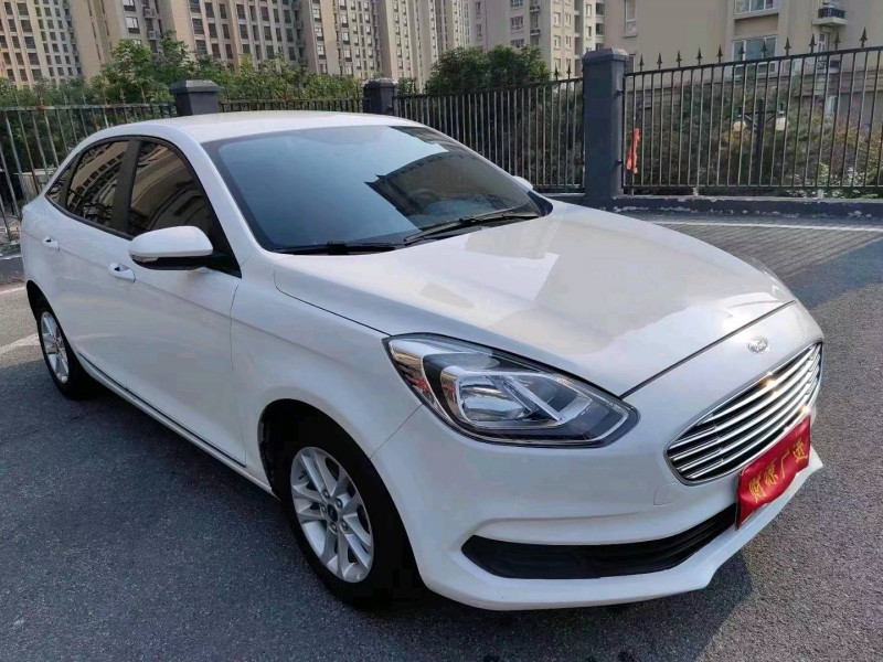 济南19年福特福睿斯2