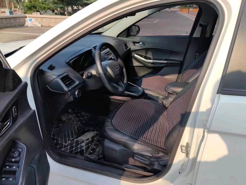 济南19年福特福睿斯7