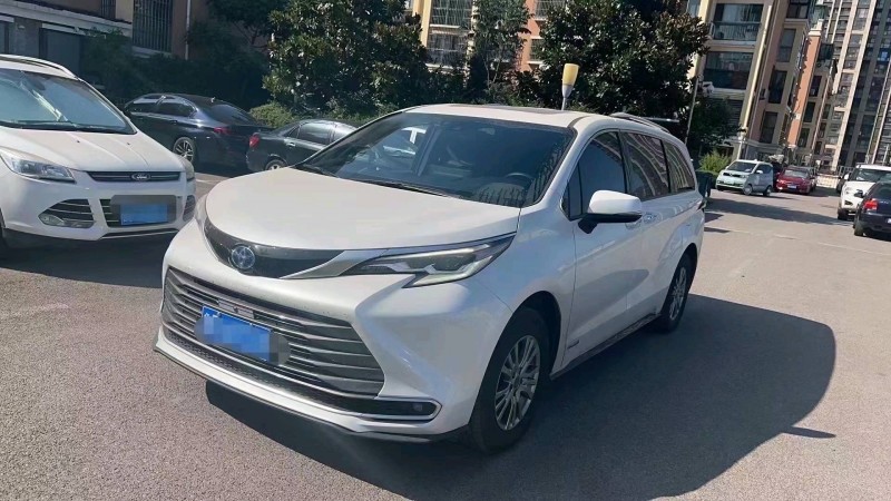 济南22年丰田塞纳1