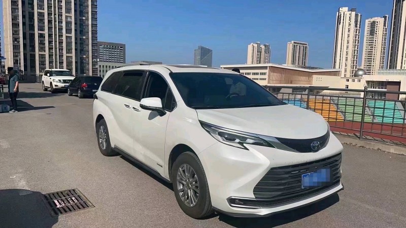 济南22年丰田塞纳2