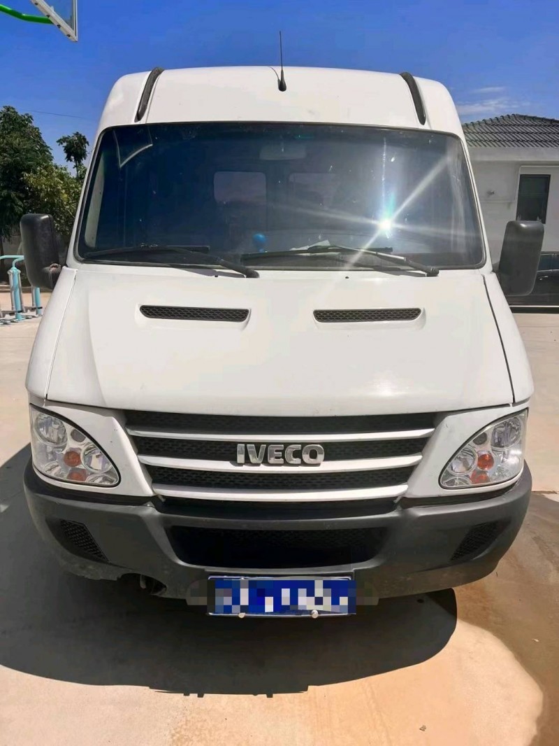 保定17年依维柯Iveco VISION1