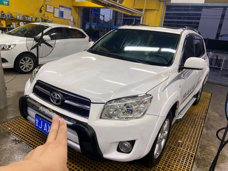 广州09年丰田RAV42