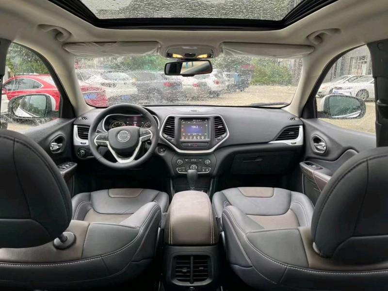 东莞21年Jeep自由光4