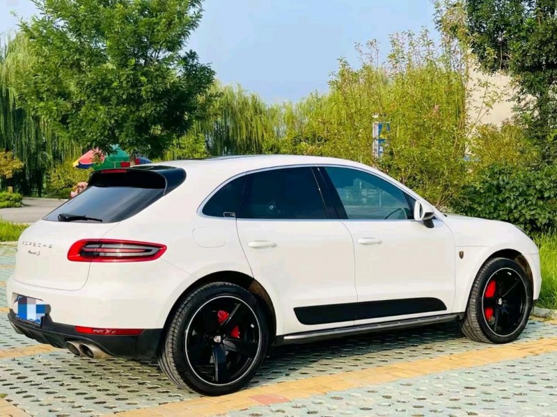东营17年保时捷Macan4