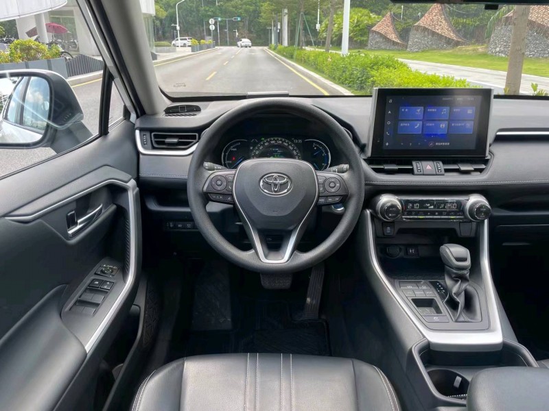 深圳22年丰田RAV4荣放4